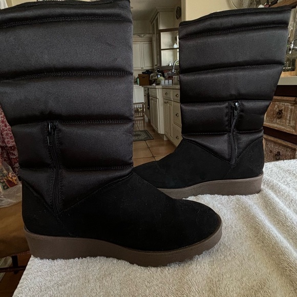 Gio Vanny’s Tall Puffy Black Boot w/side zip Size 8 - Picture 3 of 11